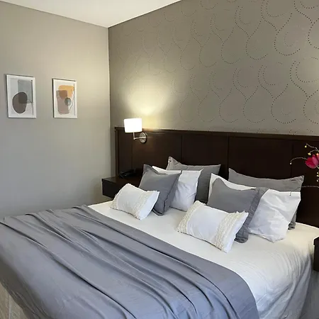 Ian Hotel-3